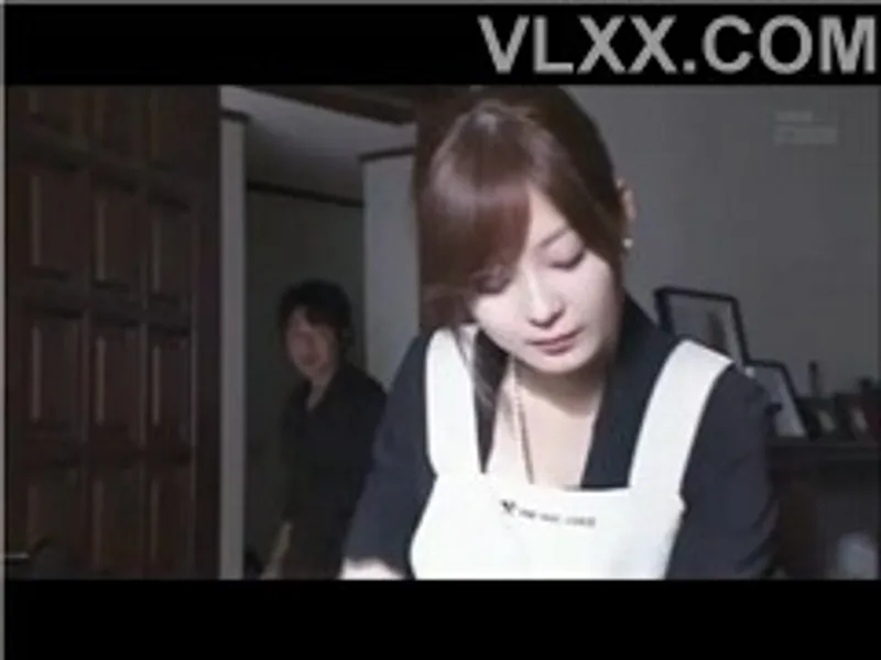 Chồng yêu đi bàn việc làm ăn, vợ ở nhà bị người yêu của chị gái cưỡng hiếp